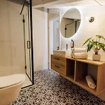 Robida & 호텔 Črni Kal