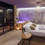 Robida & 호텔 Črni Kal