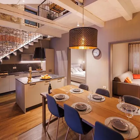 Robida & Hotel Crni Kal