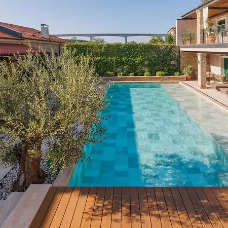 Robida & Hotel *