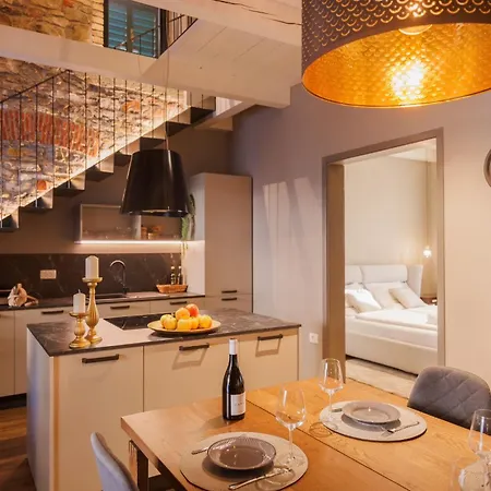 Robida & Hotel Crni Kal