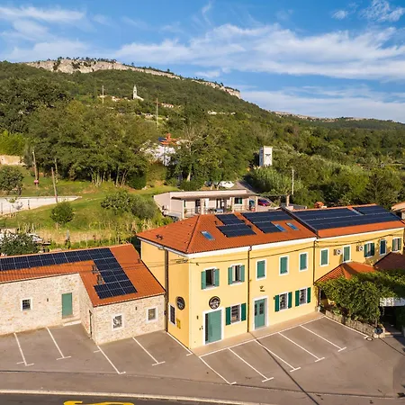 Hotel Robida & *