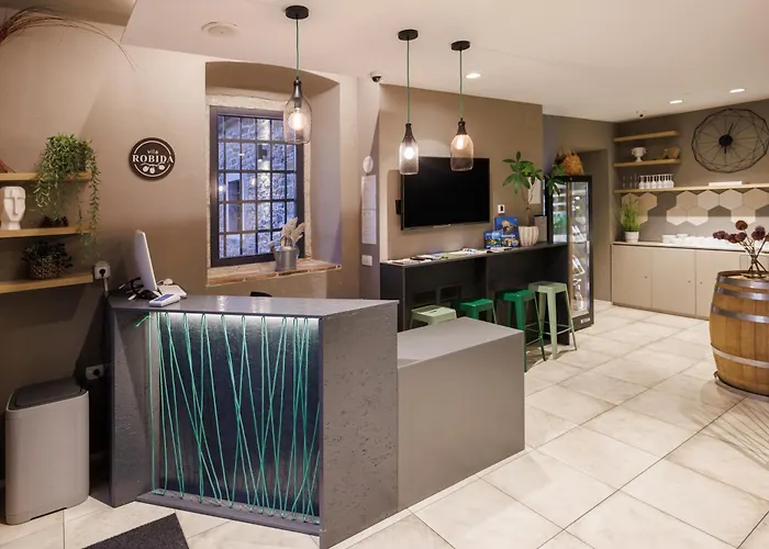 Hotel Robida & Črni Kal